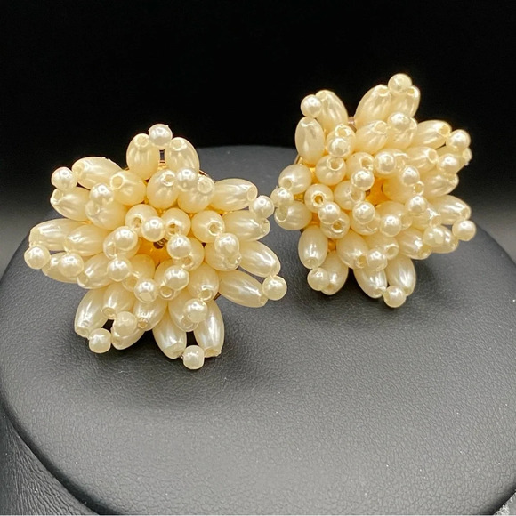 Vintage Cluster Earrings with Faux Pearl Beads in a Flower Design - pierced - Picture 11 of 11
